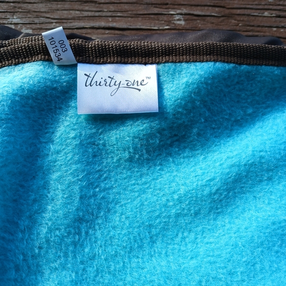 Thirty-One About Town Blanket - Picture 8 of 12